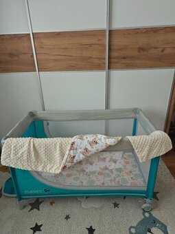 Prenosná cestovná postieľka Baby mix s matracom a prikrývkou