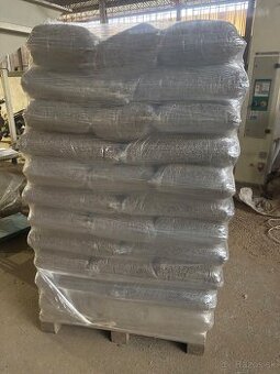 Predaj smrekovych peliet na kúrenie.