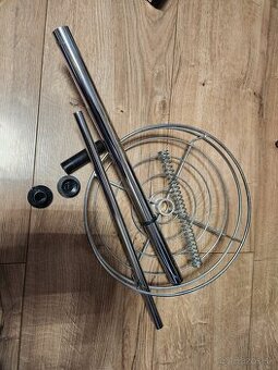 Otočný stojan do kuchyne