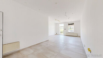 NA PRENÁJOM: Presvetlený obchodný priestor 45 m² na Rybníkov