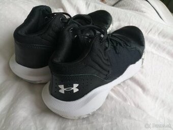Botasky Under Armour 38