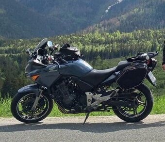 Honda CBF 600 S, r. 2004, 57 kw