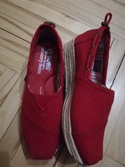 Skechers s pamäťovou penou veľkosť 37