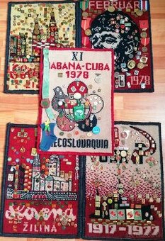 Zbierka rôznych odznakov