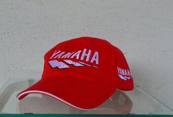 Yamaha šiltovka nastaviteľná