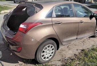 Predám trysky Hyundai i30 1.6 CRDI 0445110320 MOTOR, DVERE a