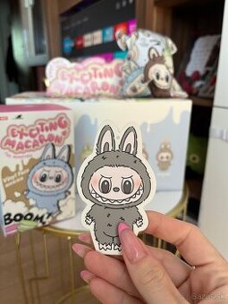 Labubu macaron