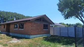 NOVOSTAVBA 4-IZBOVÉHO BUNGALOVU V OBCI ZBEHY – za skvelú cen