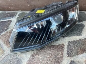 Predné ľavé svetlo xenon Škoda Octavia III