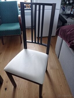 Predám stôl a stoličky ikea