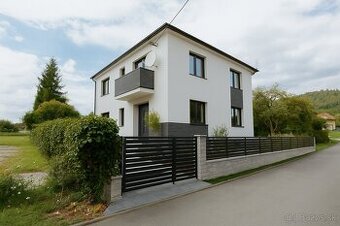 Na predaj investičná nehnuteľnosť s veľkým pozemkom v Považs