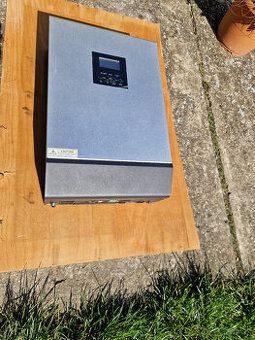 Invertor 5kVA 48V s MPPT a nabíjačkou