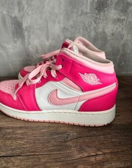 Tenisky Air Jordan 1 Mid
