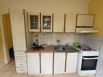 Darujem kuchynskú linku bez sporáku a drezu