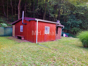 KYSAK rovinatý pozemok s chatkou v blízkosti obce