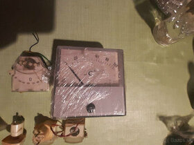 VU metre, indikátory vybudenia, Ohm meter atd