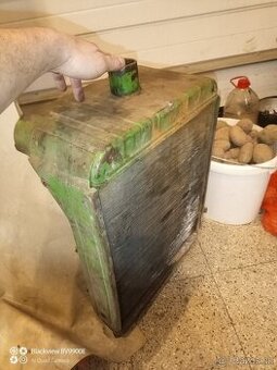 Kúpim chladič Zetor 25