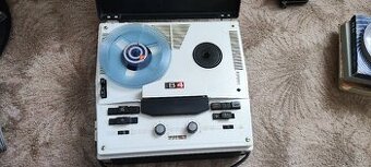 Magnetofón tesla B4