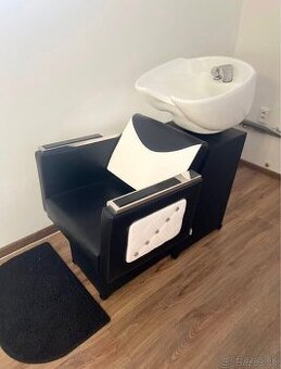 Kadernícke kreslo a umývadlo