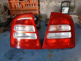 Zadne svetla octavia 1