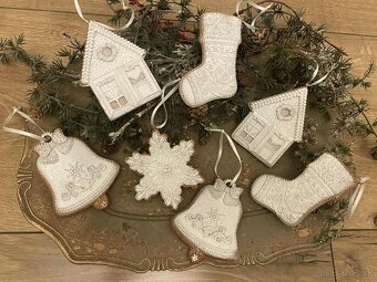 Medovníky - perníky s bielou polevou