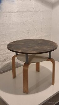 Dizajnovy konferencny stolik