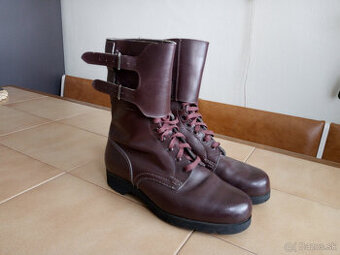 Panske vojenske kozene kanady SVIT vz.60.