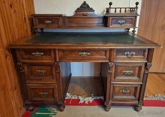 Predam starozitny nabytok: stoly, vitrina, stolicky, hodiny