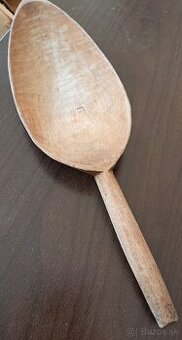 Drevená naberačka na múku