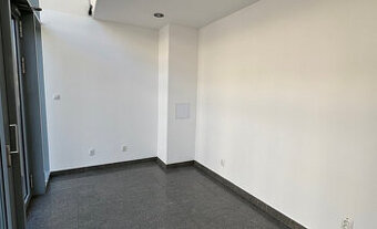 Kancelárske a obchodné priestory - 13 m2 - v centre mesta, s