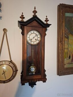 Predám funkčné polbicie nástenné hodiny z konca 19 storočia