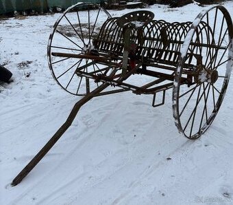 Hrabacka sena, fabricka