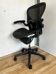 Kancelárska stolička Herman Miller Aeron full option- postur