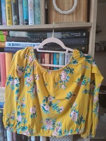 Žlté kvetinové tričko