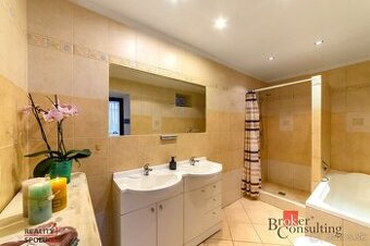 4-izbový rodinný dom s vínnou pivnicou, Rača, Stupavská ul.,