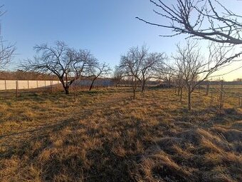 Investičný pozemok v obci Lehnice- 1740 m2
