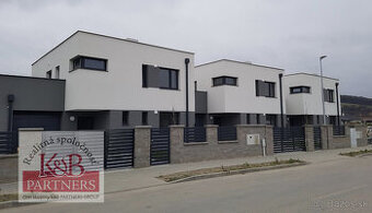Ponúkame na predaj novostavbu troch 4izb. RD v Trenčíne