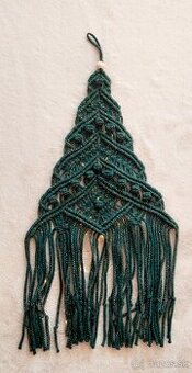 macrame vianočný stromček zeleno-zlatý