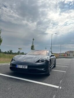 Taycan 4S top výbava stav