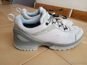 Damske outdoorove Gore-Texove botasky Lowa.