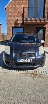 Toyora yaris 1.3 VVT-i 16v benzin 124 100km