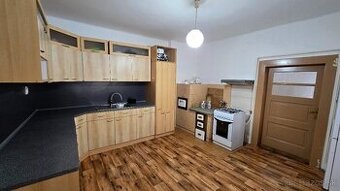 Exkluzívna Ponuka: Rodinný Dom s Obrovským Pozemkom a Potenc