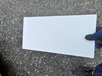 Predam biele (matne) kachlicky 20 x 40 cm
