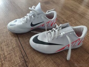 Detská halová obuv NIKE veľkosť 32