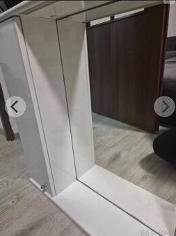 Kúpeľňová skrinka so zrkadlom