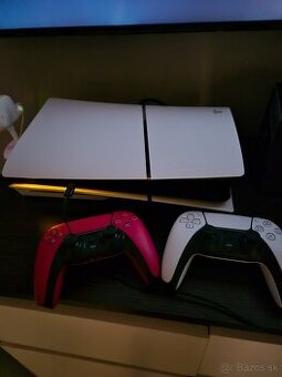 Playstation 5 slim 2x ovládač 4 hry na cd