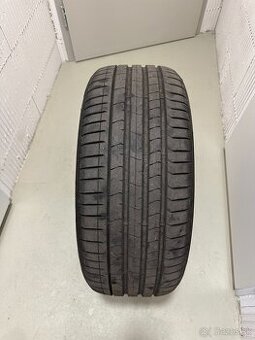 Pirelli P Zero 245/40 R19