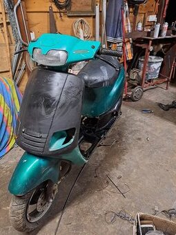 Predám nepojazdny skuter piaggio zip 50