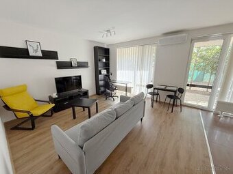 Zrekonštruovaný 2-izbový byt so záhradou a parkovaním