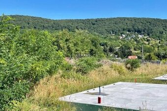 | stavebný pozemok,staveb.povolenie,BA III.,Nová Koziarka 52